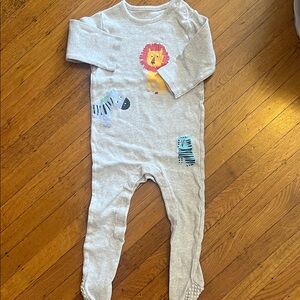 💕Adorable Gray Animal Print Kids Footie